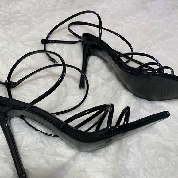 Black lace up heels - Picture 1 of 3